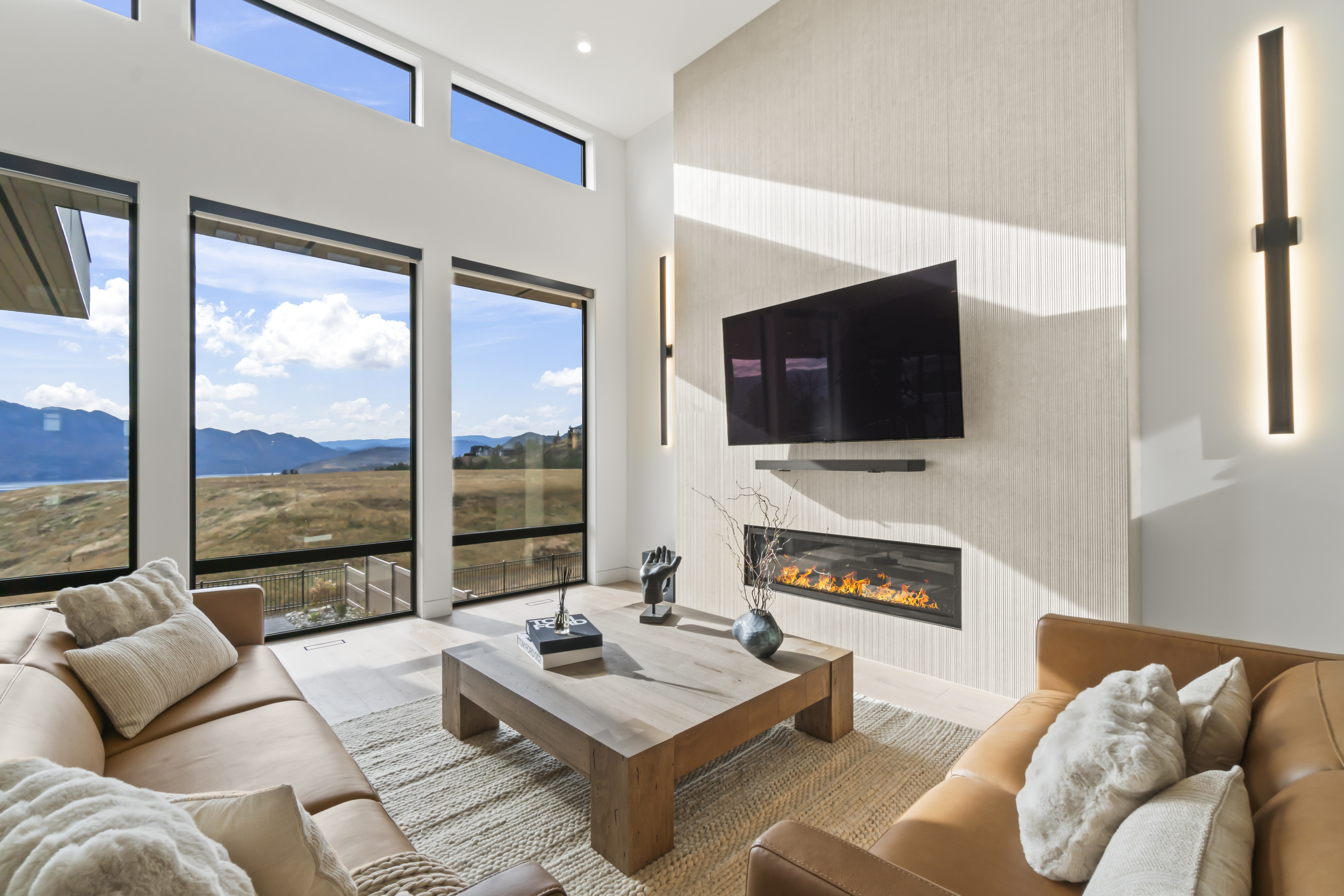 Kitchen and dining space at Pinnacle Ridge Residence